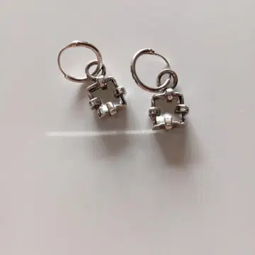 실버제 크로스 모양 귀걸이