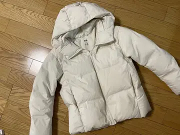 유니클로 심리스 다운 파카 S 화이트 아이보리 새상품급