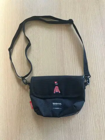 월리 사코슈 숄더 파우치 전람회 한정판