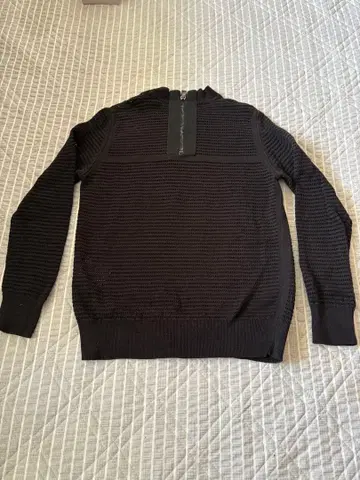 블랙 니트 스웨터 프론트 지퍼