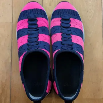 스트라이프 디자인 슬립온 스니커즈