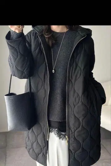 엠마 테일러 블랙 퀼팅 롱 코트