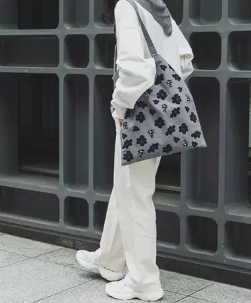 미야쿠미야쿠 토트백 어반 리서치 꽃무늬 블랙미야쿠