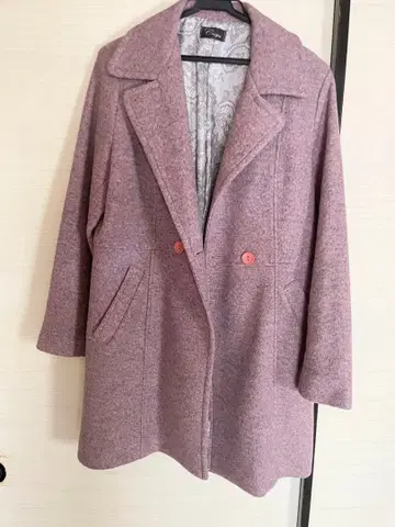 연보라색 더블 버튼 체스터 코트