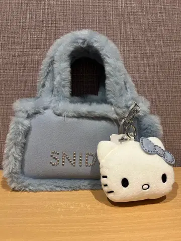 스나이델 헬로키티 참 포함 핸드백