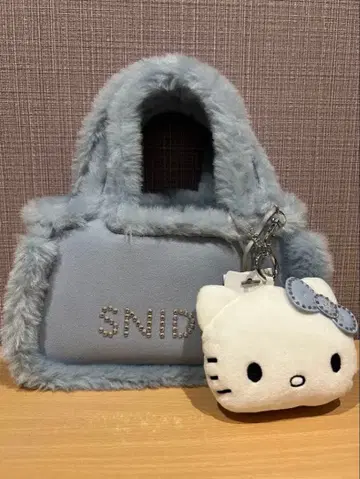 스나이델 헬로키티 참 포함 핸드백