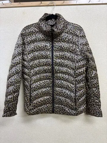유니클로 레오파드 무늬 다운 자켓 L