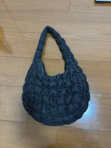 COS 블랙 숄더백
