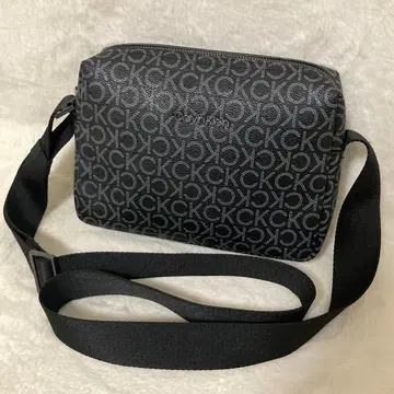 컨디션 최상 캘빈클라인 숄더백 올 패턴 블랙 로고