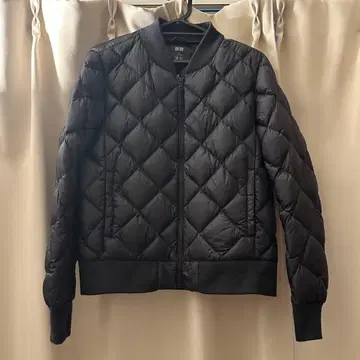 유니클로 울트라 라이트 다운 다이아 퀼트 리브 블루종 블랙 M