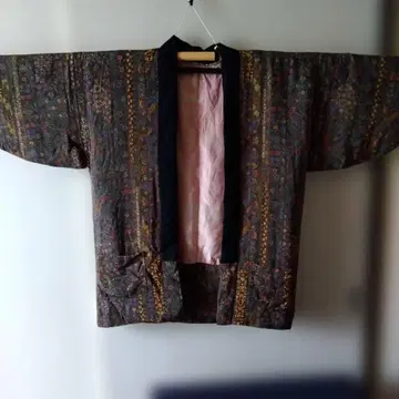 다색 꽃무늬 반텐