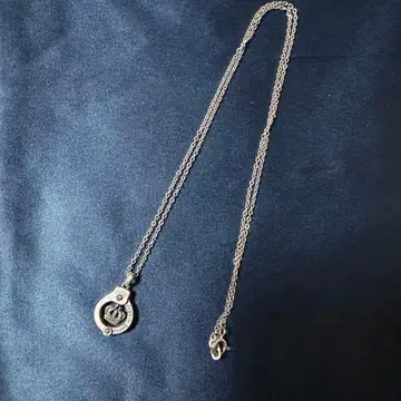 JUSTIN DAVIS 수갑과 왕관 목걸이