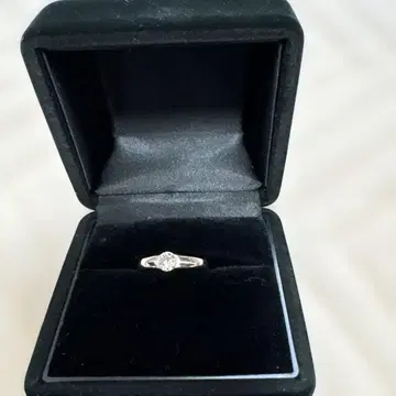 화이트 골드 다이아몬드 반지 0.20캐럿