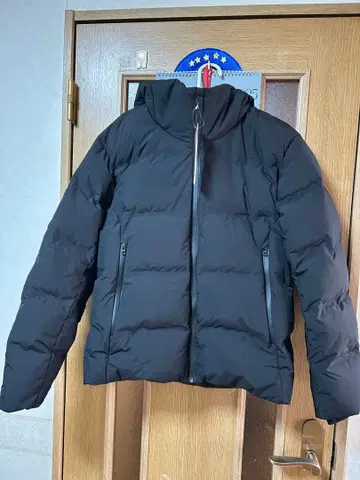 UNIQLO 블랙 다운 자켓 M 사이즈