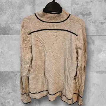 그레이 터틀넥 니트 스웨터