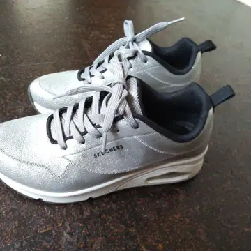 SKECHERS 실버 스니커즈