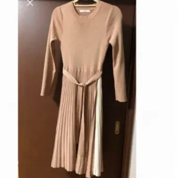 roomy's 사이드 플리츠 니트 원피스 절개 바이컬러 롱 원피스