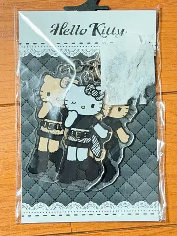 산리오 헬로키티 3 아크릴 참 키링 아베일