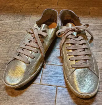 OSKLEN 골드 가죽 스니커즈