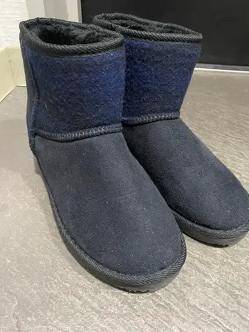 새상품급 울리치 어그 부츠 네이비 M