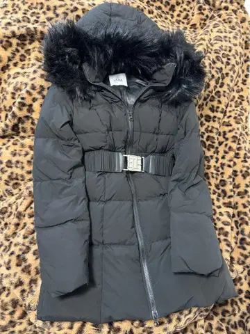 GYDA 블랙 다운 자켓