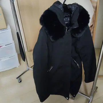 ANEWSTA 블랙 후드 부착 다운 자켓