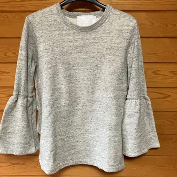 Kaon 플레어 소매 프릴 상의 그레이