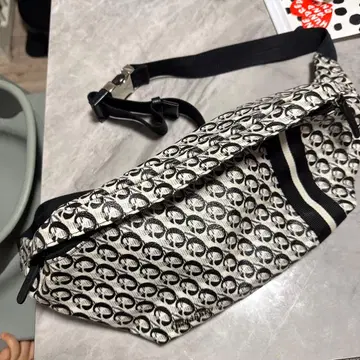 오로비안코 바디백