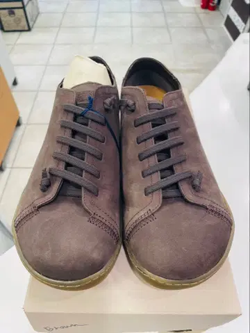 CAMPER 스웨이드 브라운 스니커즈 특별 세일