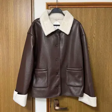 브라운 보아 부착 무스탕 코트