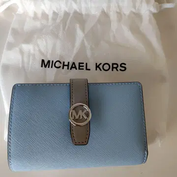MICHAEL KORS 라이트 블루 접이식 지갑
