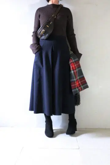 POKE 포함 리브 니트 x 스커트 코디