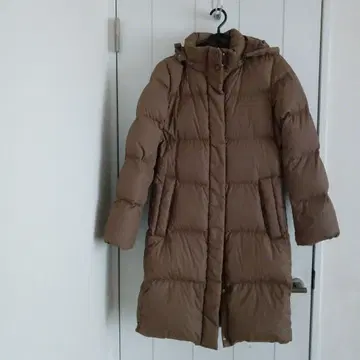 유니클로 브라운 후드 부착 롱 다운 자켓 M