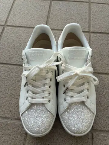 화이트 글리터 스니커즈