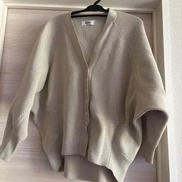 MACHAIT 베이지 긴팔 가디건