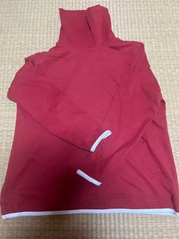 빨강, 노랑, 화이트 긴팔 상의