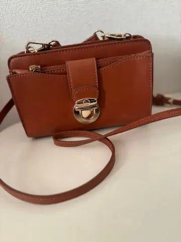 브라운 앙빌리온 숄더백 UN BILLION 가죽제