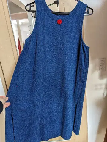 카스리라 튜닉 빨간 버튼 포함