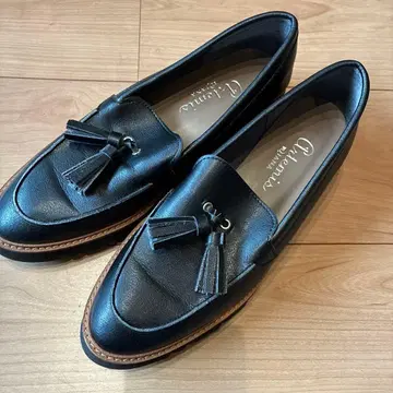 아르테미스 다이애나 태슬 로퍼 블랙