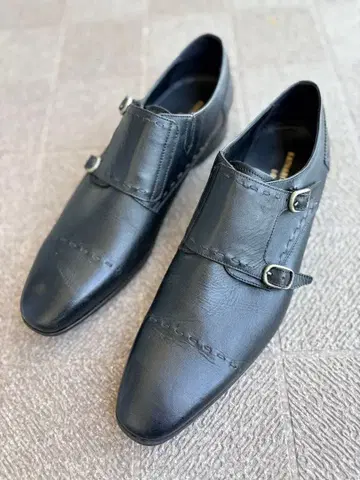 KATHARINE HAMNETT LONDON 블랙 가죽 신발