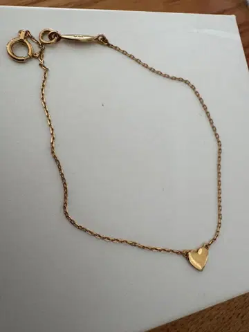 AHKAH 골드 하트형 참 팔찌