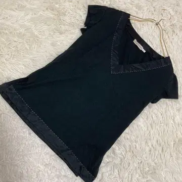 엠포리오 아르마니 V넥 티셔츠 USA4 깔끔 심플