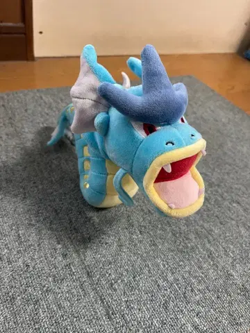 갸라도스 봉제 인형