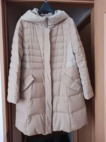 세니논 후드 부착 베이지 다운 자켓