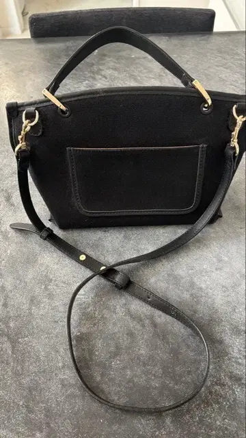 story. 숄더백 블랙