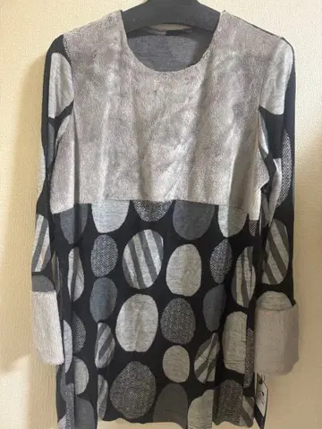 원형 무늬의 그레이 계열 튜닉 M 사이즈