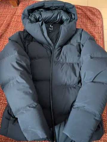 블랙 심리스 다운 자켓 L 사이즈