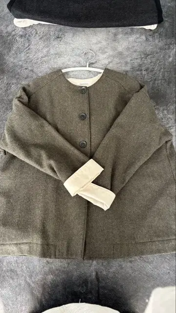 Quotidienne 노카라 자켓 올리브 그린