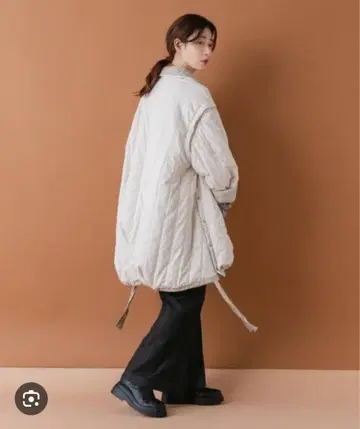 베이지 오버 사이즈 퀼팅 다운 자켓