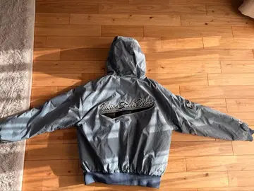 아이스 블루 나일론 후드 부착 다운